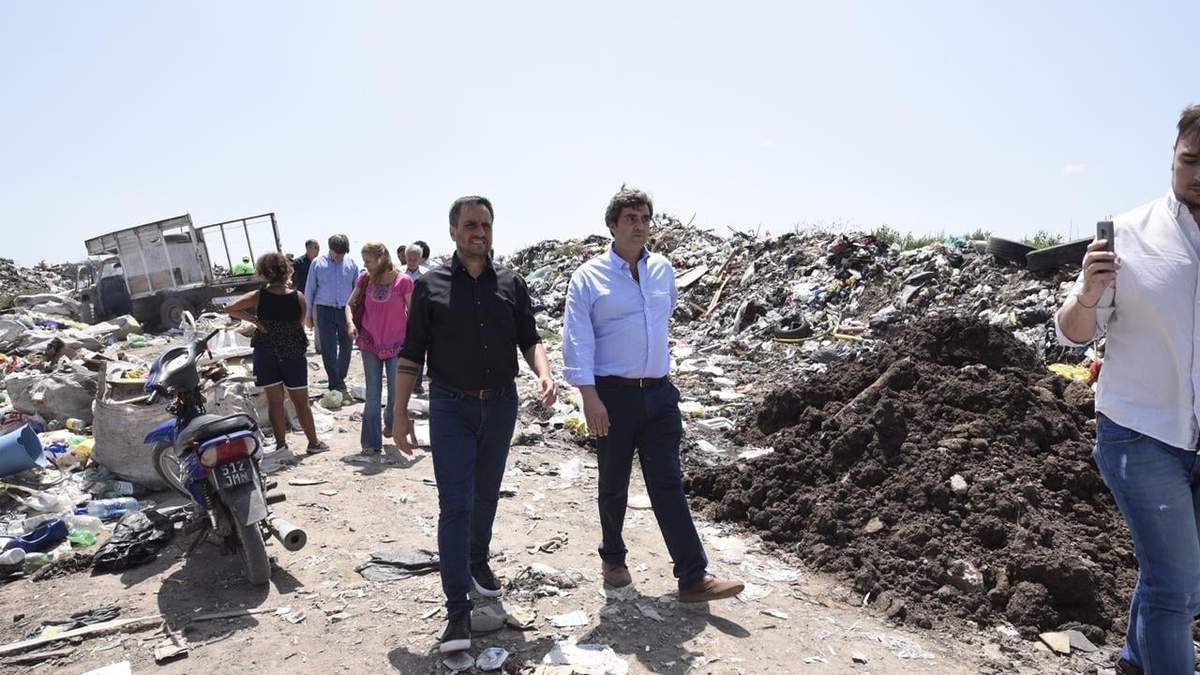 El ministro de Ambiente y Desarrollo Sostenible, Juan Cabandié, en el próximo centro ambiental. Fuente: (Twitter)