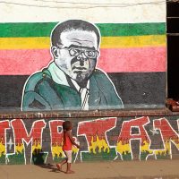 Luego de 37 años en el poder, Robert Mugabe renuncia a la presidencia de Zimbabue