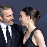 ¡Inesperado! Joaquin Phoenix y Rooney Mara estarían esperando su primer hijo