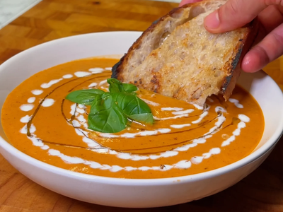 Se viene el frío y con solo 4 ingredientes podés preparar esta sopa crema de tomate que todos te van a pedir siempre