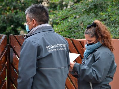 Casi el 40% de quienes regresan a Argentina del exterior no cumplen con la cuarentena obligatoria