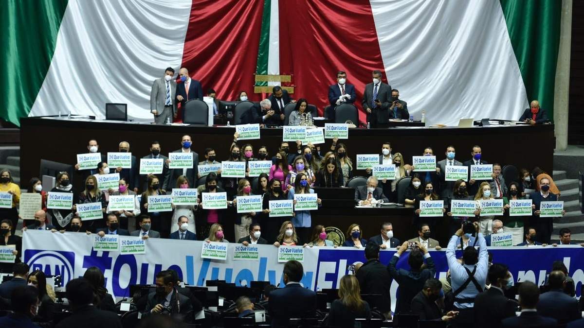 Protesta panista en la comparecencia de Jorge Alcocer, secretario de Salud