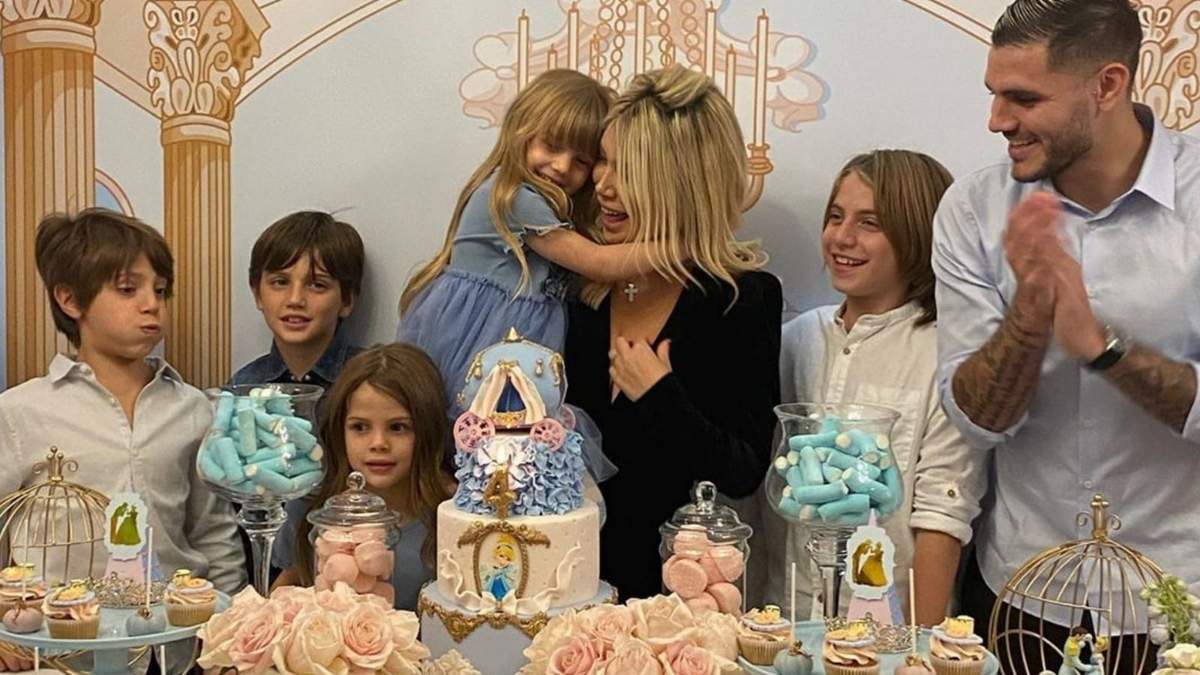 Wanda Nara y toda su familia. Fuente: (Instagram)