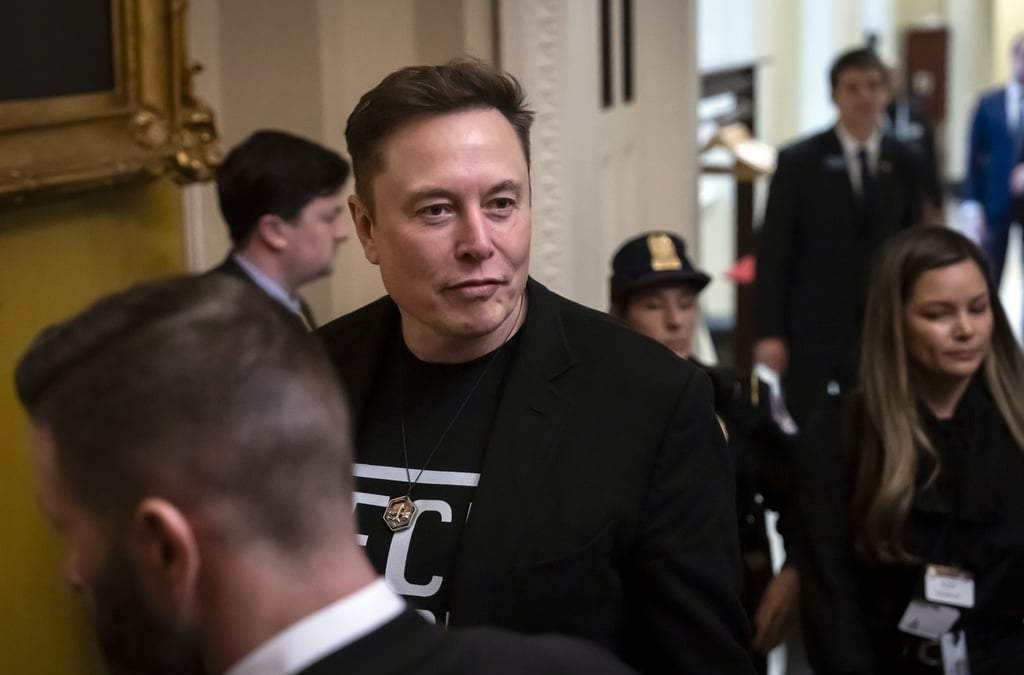 Elon Musk sale de una reunión con republicanos del Senado, el miércoles 5 de marzo de 2025, en el Capitolio en Washington