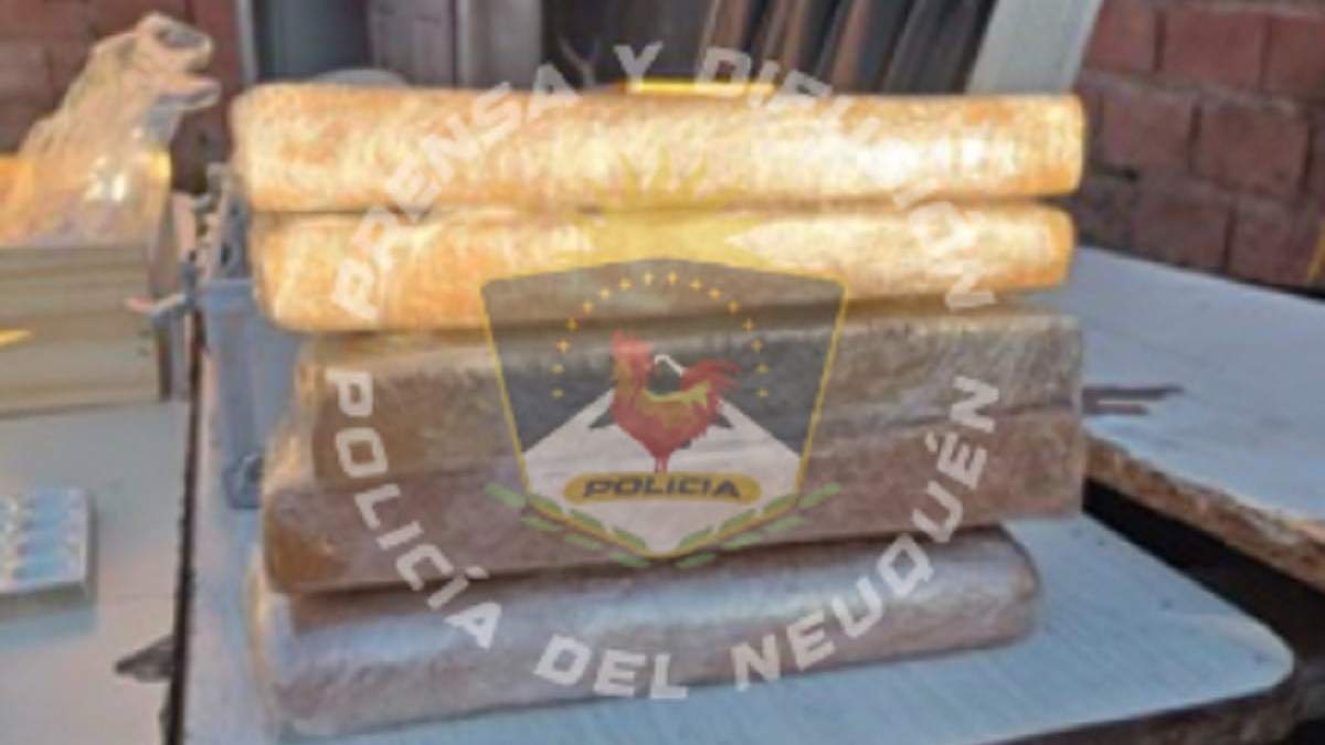 Ladrillos de marihuana secuestrados en el barrio Don Bosco. Fuente: (Policía de Neuquén)