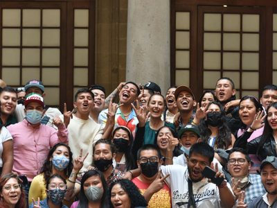 Grupo Firme dará concierto gratis en CDMX; Sheinbaum da reconocimiento a su trayectoria (Video)