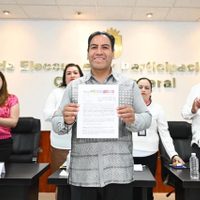 El morenista Eduardo Ramírez Aguilar se registró como aspirante a gobernador de Chiapas