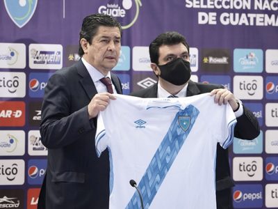 Luis Fernando Tena es presentado como entrenador de Guatemala