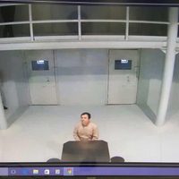 Osorio Chong muestra foto de "El Chapo" en el penal tras rumores de fuga