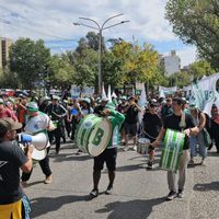 Paro y marcha en Neuquén: los estatales coparon el centro contra la reforma laboral