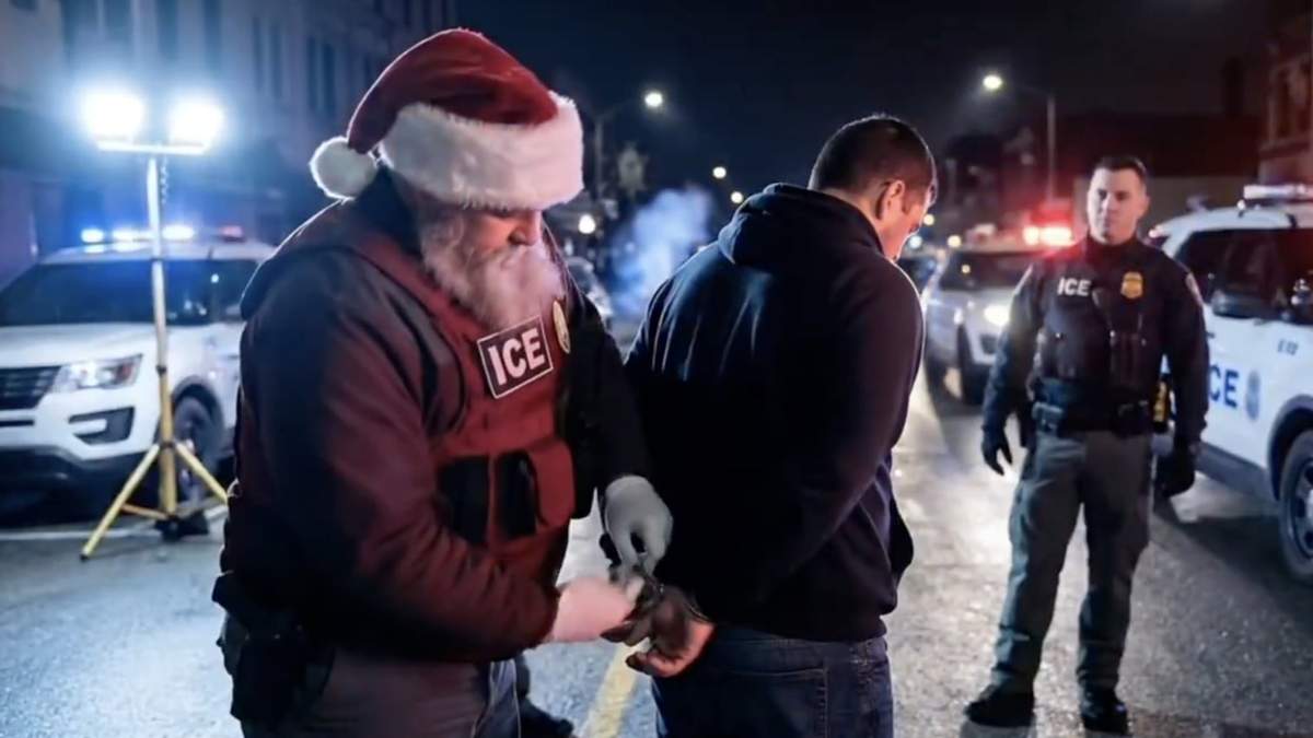 Santa Claus como "agente" de ICE, en la campaña para promover la autodeportación