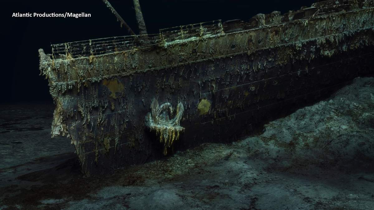 En esta imagen tomada del escaneo digital difundido por Atlantic/Magellan se observa la proa del Titanic, en el Océano Atlántico