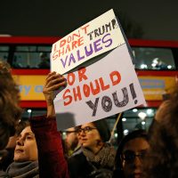 Obama celebra manifestaciones contra Trump; 'están en juego los valores de EU”, dice