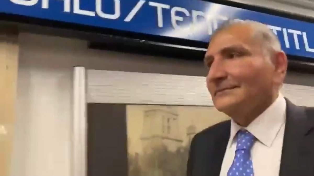 El secretario de Gobernación en el interior del Metro