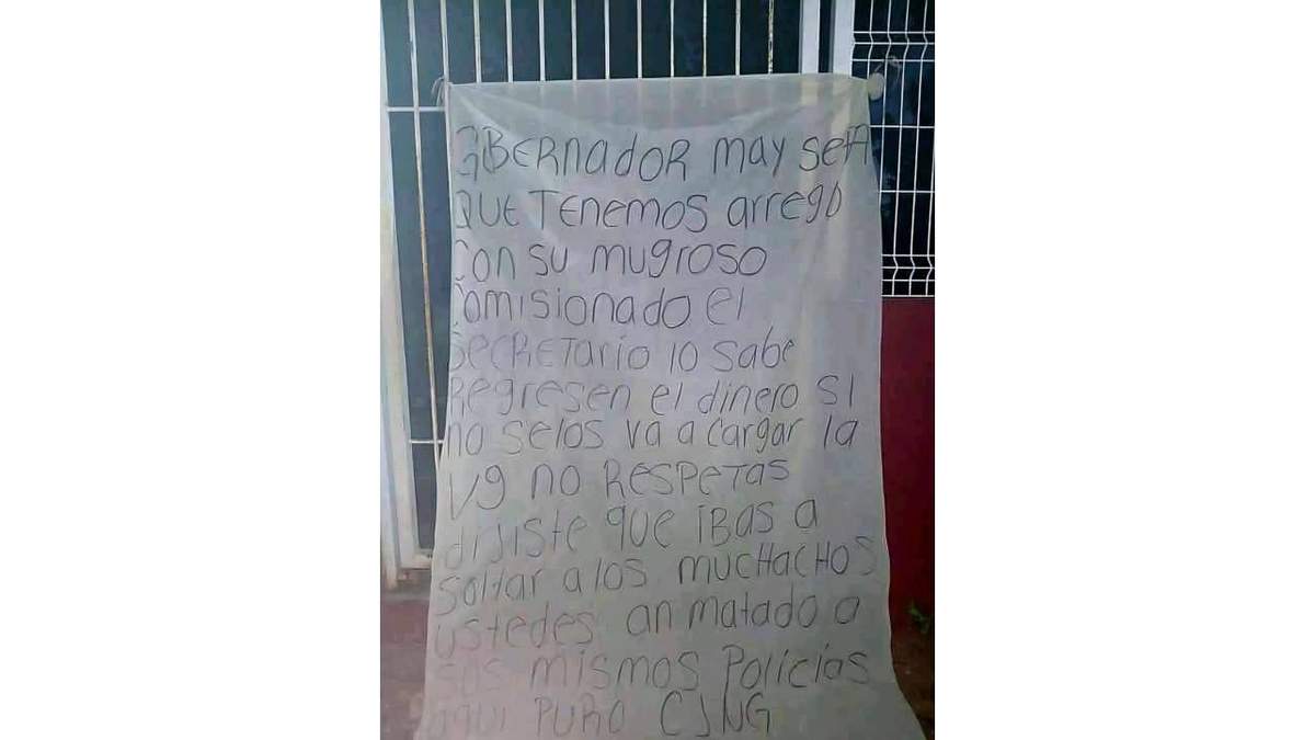 Una de las narcomantas dirigidas a Javier May