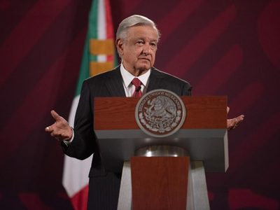 Elevador del IMSS donde murió una niña aplastada estaba descompuesto y no lo arreglaron: AMLO