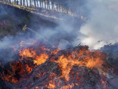 Un incendio de grandes proporciones se desató en la cantera de Gatica en San Martín de los Andes
