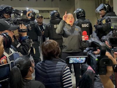 Lilly Téllez, Lía Limón, Silvano Aureoles y otros opositores arropan a Sandra Cuevas