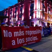 Cooperativistas de la Cruz Azul se manifiestan afuera de Palacio Nacional