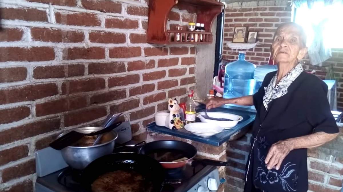 Ninfa, en uno de sus videos preparando sus recetas