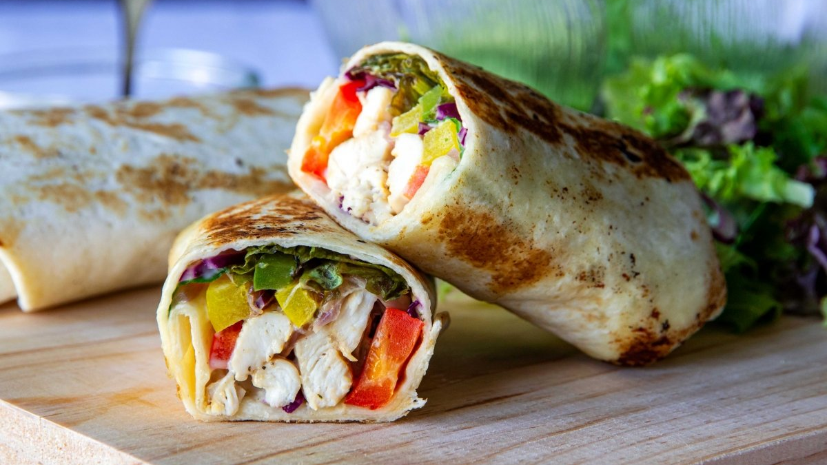 Burritos de pollo con vegetales. Fuente: (Bon Viveur)