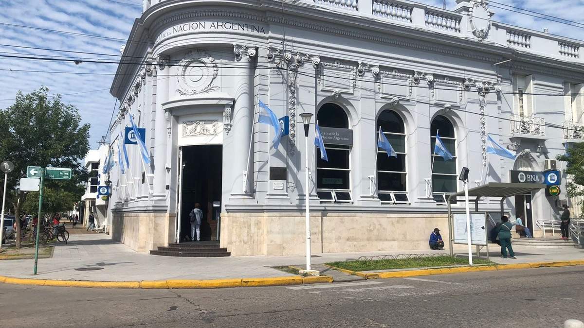 Todos los bancos estarán cerrados este lunes. Fuente: (Twitter)