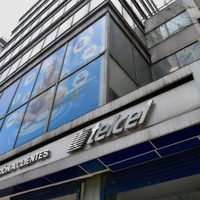Reportan caída en los servicios de Telcel y Telmex