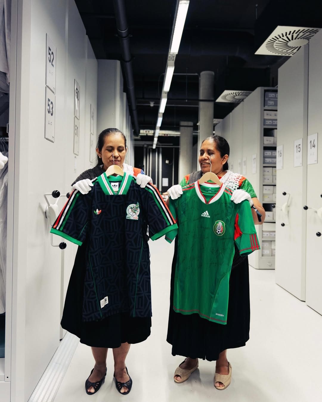 Artesanas mexicanas que convirtieron un jersey en historia ??????Hoy su trabajo forma parte del -2