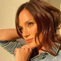 Cheto sport: el look otoñal de Paula Chaves con una prenda que seguro tenés archivada en el placard