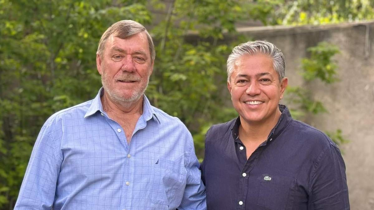José Dutsch, nuevo presidente de la Dirección Provincial de Vialidad, junto a Figueroa. Fuente: (Twitter)