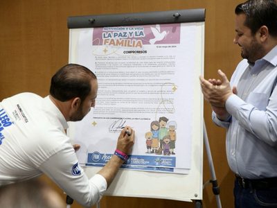 El PAN compromete agenda con la ultraderecha católica