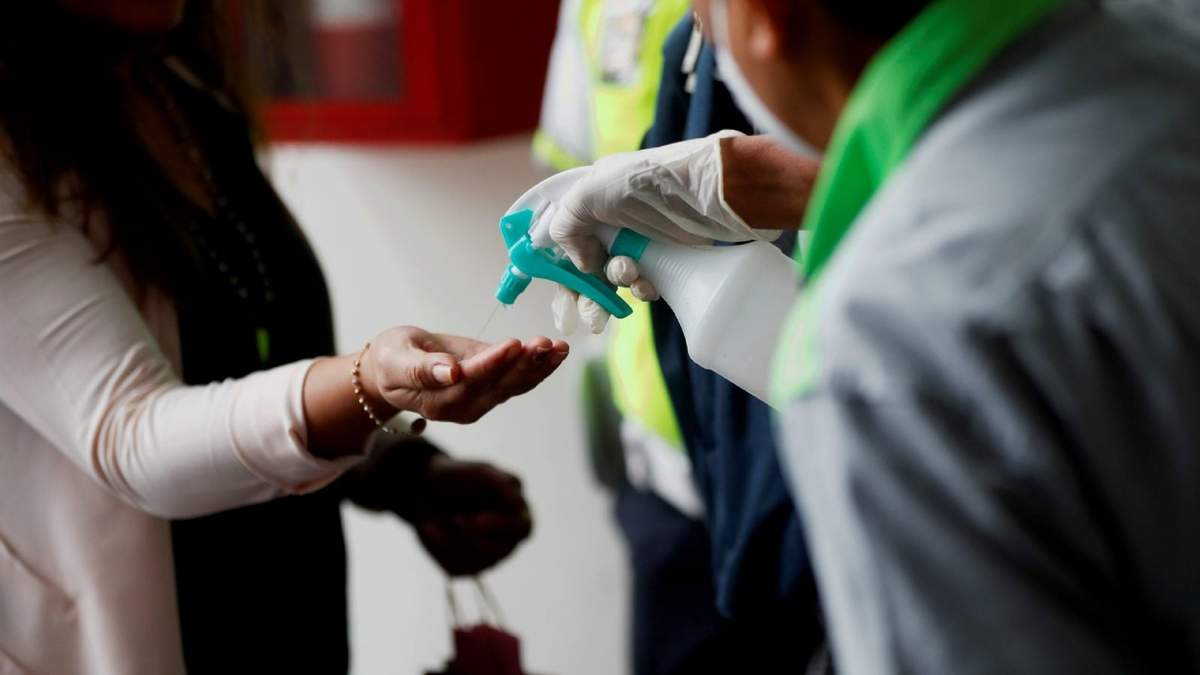 Colombianos asumen nuevas medidas de confinamiento en medio de un aumento de casos de coronavirus. Fuente: (Twitter)