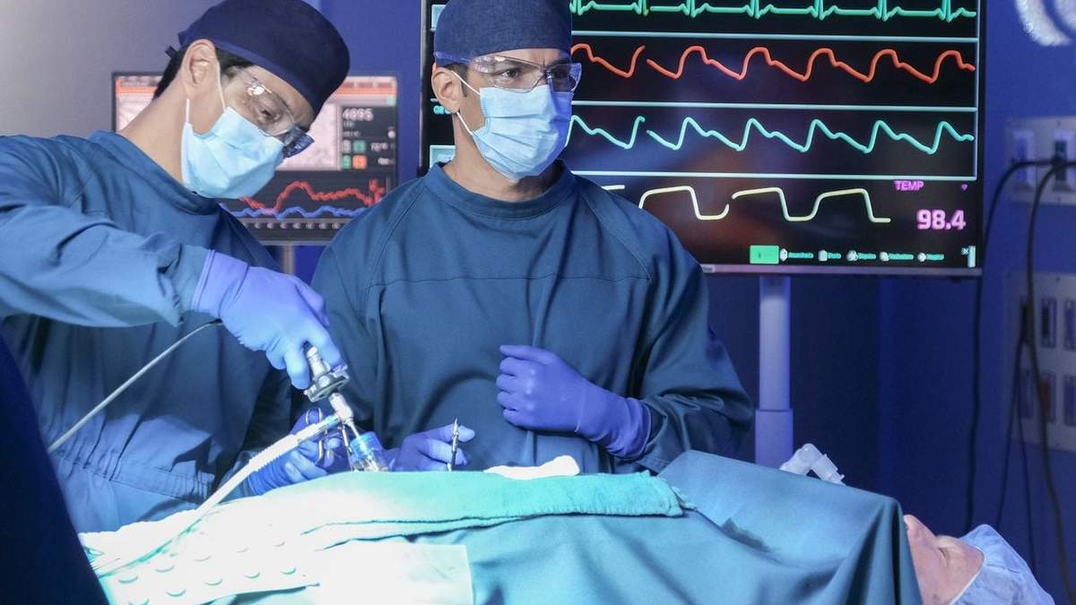Series de médicos donan material a hospitales. Fuente: (Twitter)