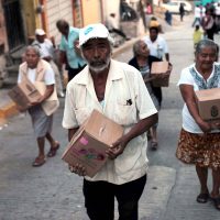El salario mínimo viola la Constitución al no alcanzar para la canasta básica, acusan