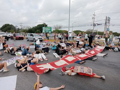 Con bloqueo a Playa del Carmen, ambientalistas exigen freno a obras del Tren Maya tramo 5 sur