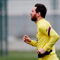 Lionel Messi se entrenó diferenciado y encendió las alarmas en Barcelona