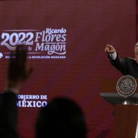AMLO reta a Gastélum a demostrar el "narcorrégimen militarizado": "si presenta pruebas, yo renuncio"