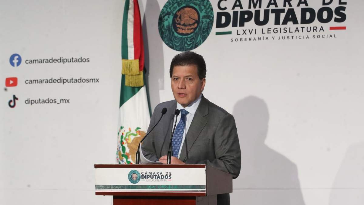 El diputado morenista Víctor Hugo Lobo Román