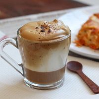 El café Dalgona suma una versión para contrarrestar el frío