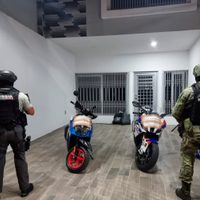 Decomisan en Jalisco dos inmuebles, 21.6 millones de pesos, 50 mil dólares, armas, drogas...
