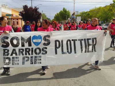 Somos Barrios de Pie marchó a la Municipalidad de Plottier: reclaman insumos para comedores