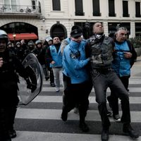 Manifestantes condenan homenaje a víctimas de grupos izquierdistas de Argentina de la década de 1970