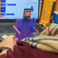 Iniciaron las inscripciones para que niños puedan hacer una colonia con actividades de programación y robótica
