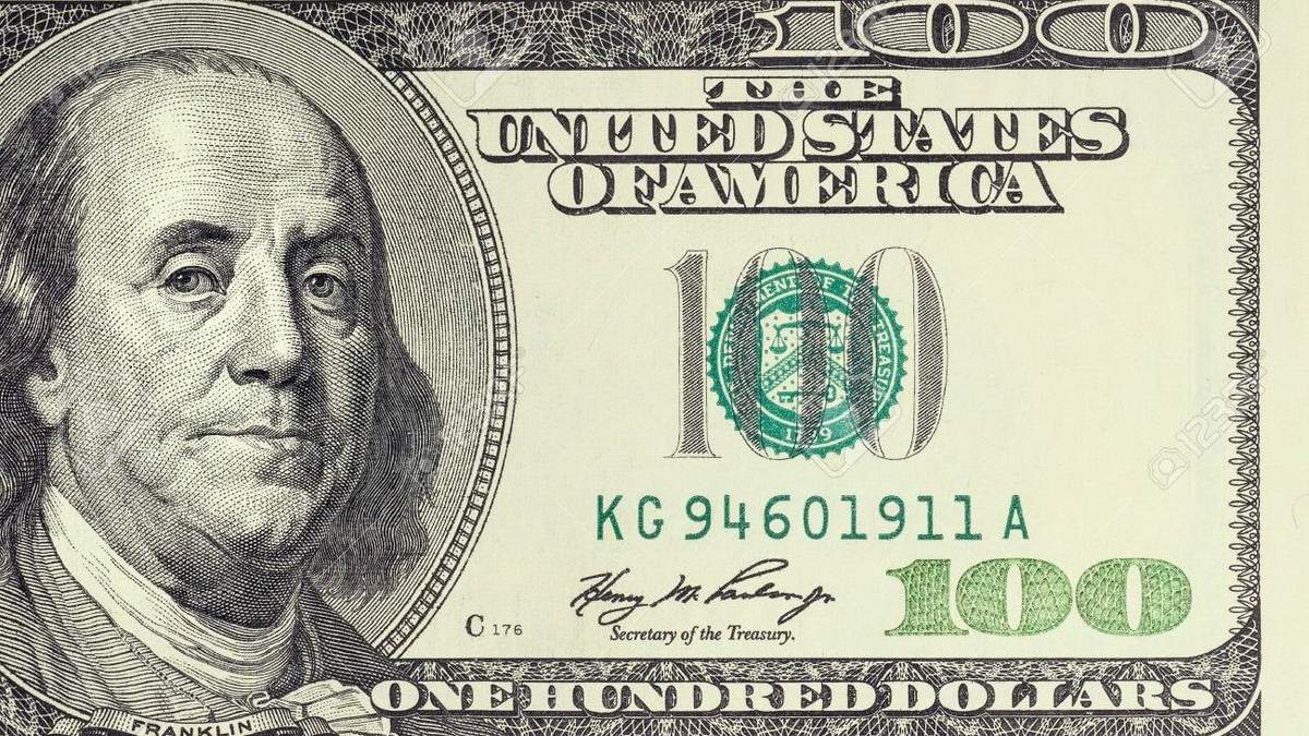En el mercado paralelo, el dólar cotizó a la baja en el cierre del año. Fuente: (El Cronista)