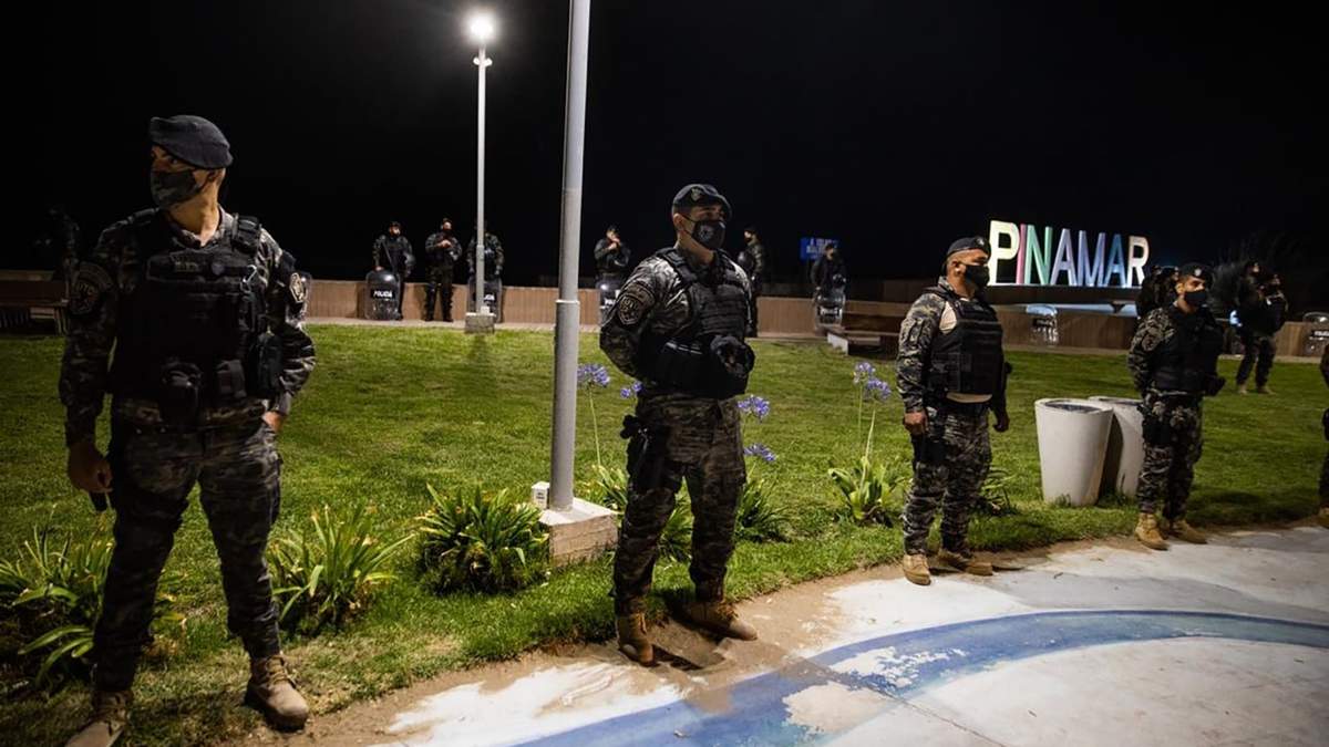 Operativo policial de fin de año en Pinamar. Fuente: (Twitter)