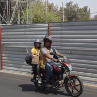 Avanza reforma que prohíbe a menores de 12 años viajar en motocicleta