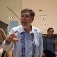 "¡Ratero! ¡Narco!": increpan a Fernández Noroña en restaurante (Video)