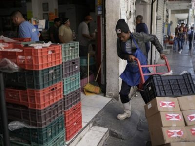 Migración sacude elecciones de EU; en México ni siquiera se menciona en debate político