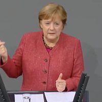 Merkel insiste en que el resultado de las elecciones sigue abierto; su partido cae en sondeos