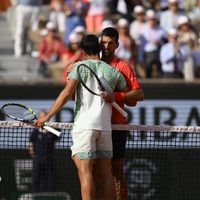 Djokovic acaricia su 23er título de Grand Slam al vencer a Alcaraz, quien sufrió calambres (Videos)